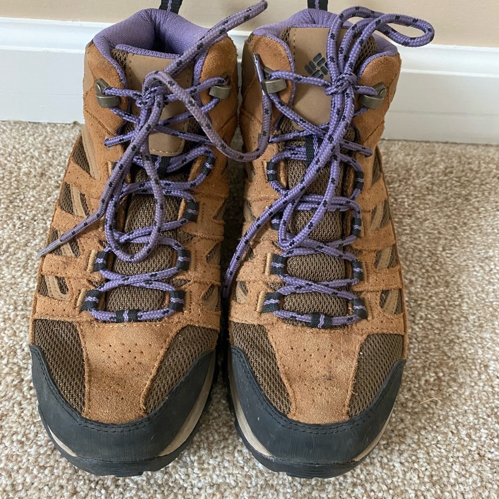 Columbia Hiking Boots (SZ 7.5)